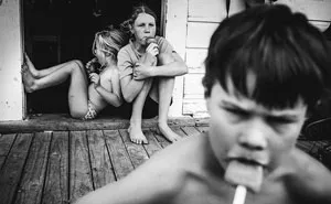 Photographer Mom Documents Her Kids' Childhood Without Electronic Devices