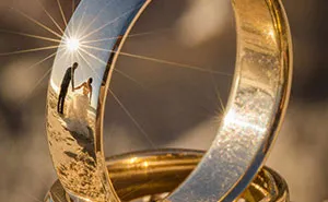Self-Taught Photographer Finds Unique Way To Shoot Weddings... Reflected On Rings