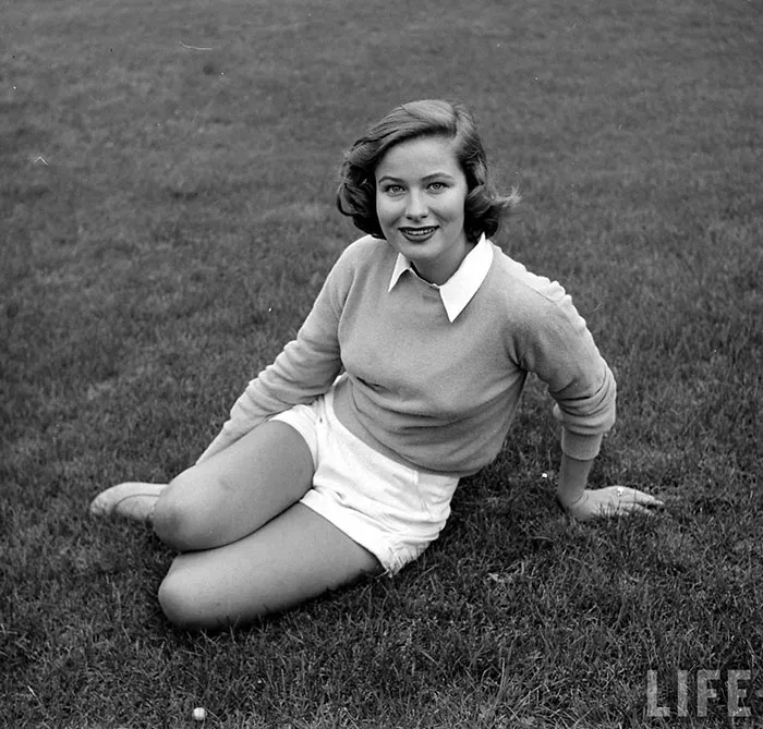 Women In 1940-1950s In Black And White Photos By Nina Leen