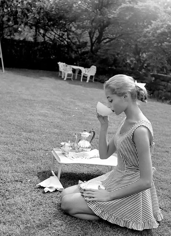Women In 1940-1950s In Black And White Photos By Nina Leen