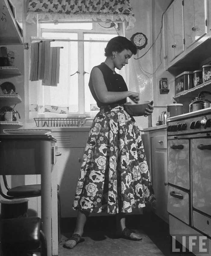 Women In 1940-1950s In Black And White Photos By Nina Leen