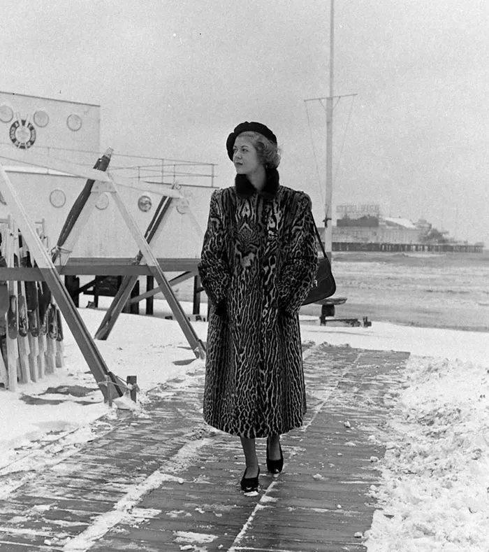 Women In 1940-1950s In Black And White Photos By Nina Leen