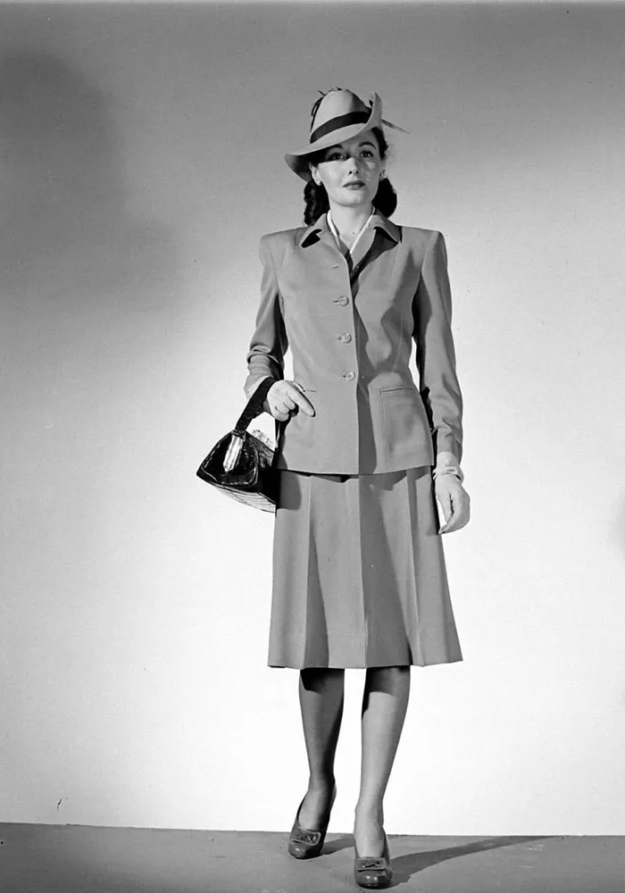 Women In 1940-1950s In Black And White Photos By Nina Leen