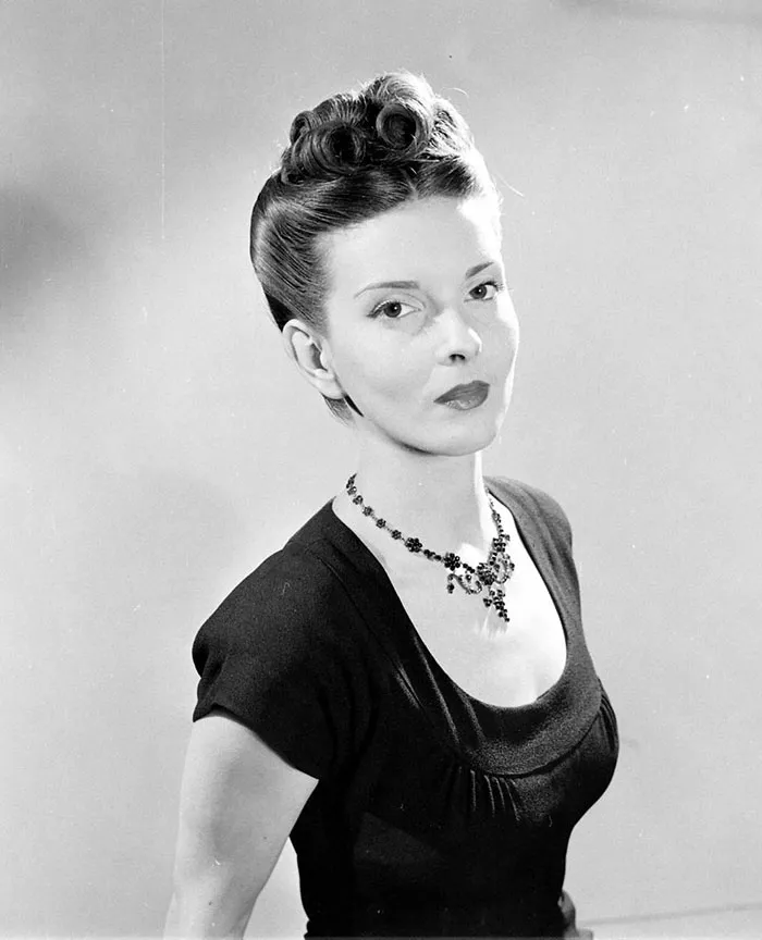 Women In 1940-1950s In Black And White Photos By Nina Leen