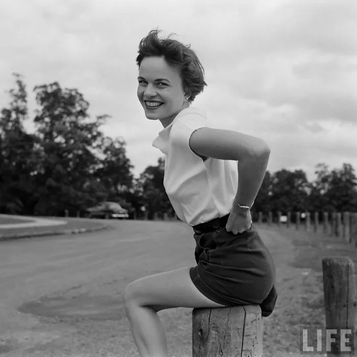 Women In 1940-1950s In Black And White Photos By Nina Leen