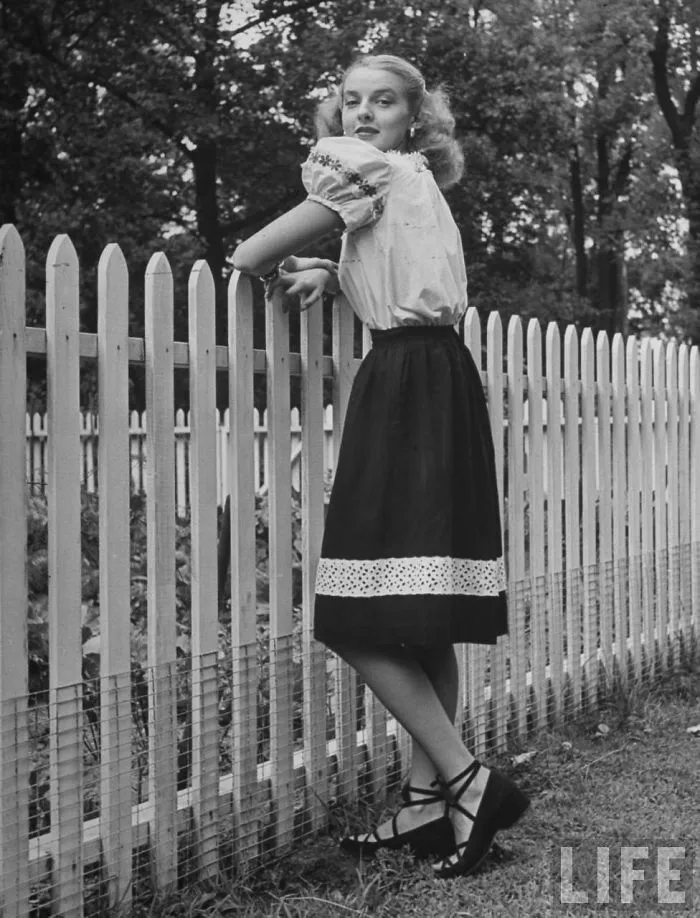Women In 1940-1950s In Black And White Photos By Nina Leen