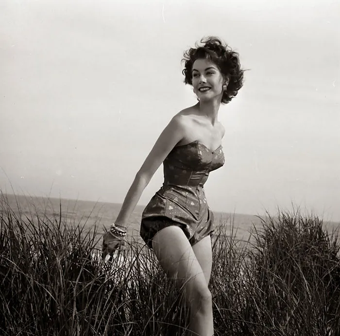 Women In 1940-1950s In Black And White Photos By Nina Leen