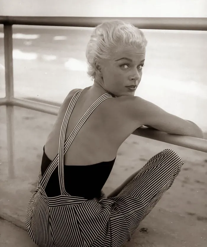 Women In 1940-1950s In Black And White Photos By Nina Leen