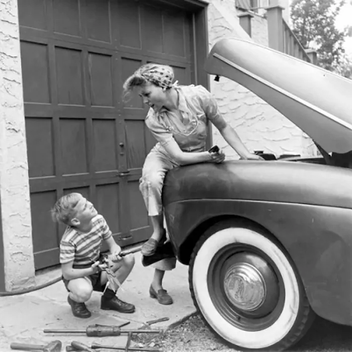 Women In 1940-1950s In Black And White Photos By Nina Leen