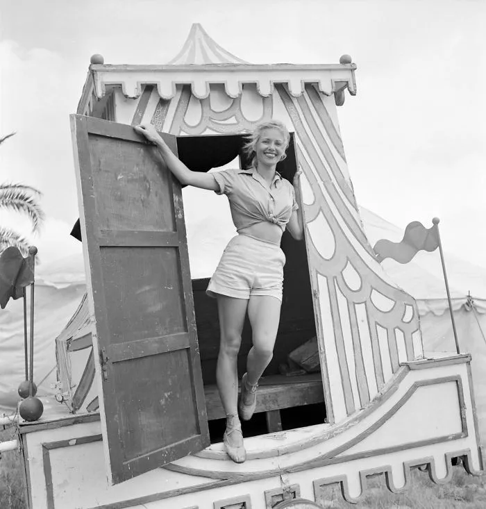 Women In 1940-1950s In Black And White Photos By Nina Leen