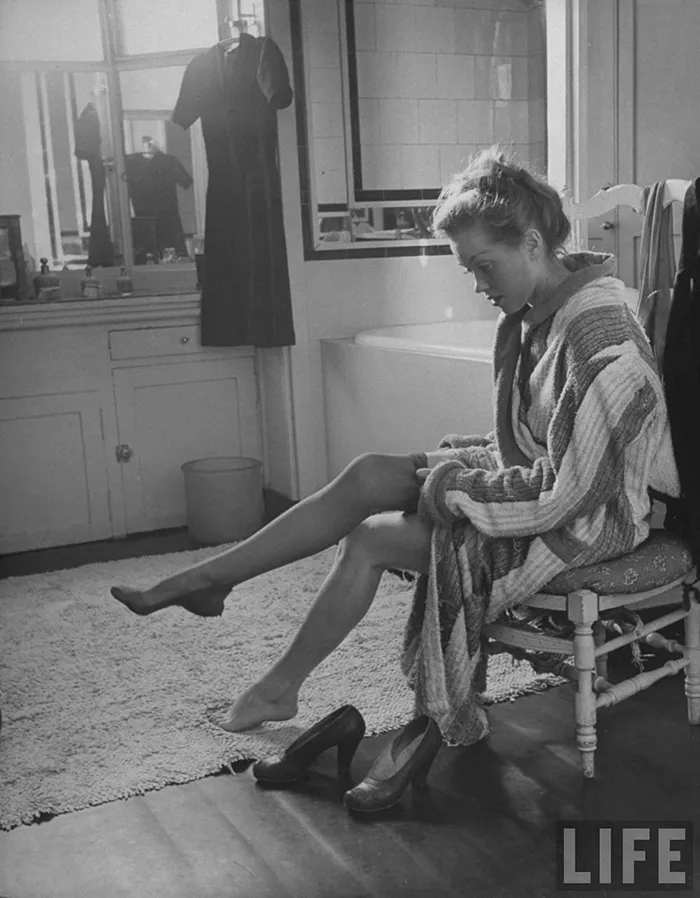 Women In 1940-1950s In Black And White Photos By Nina Leen