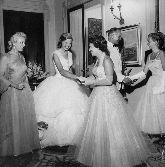 Women In 1940-1950s In Black And White Photos By Nina Leen
