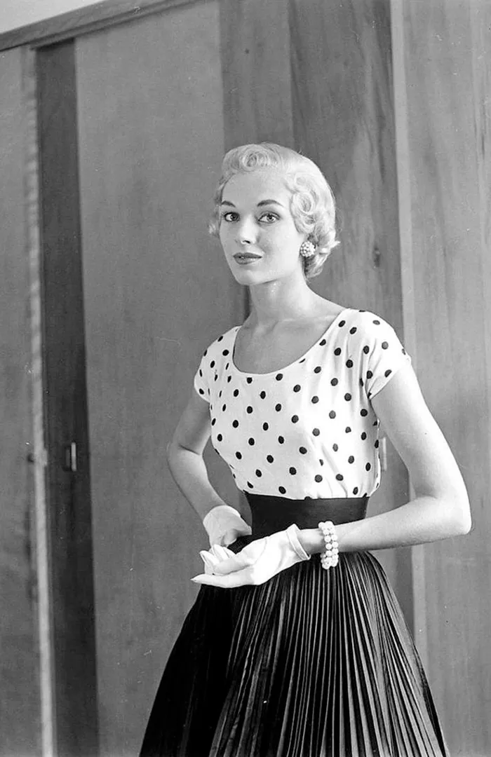 Women In 1940-1950s In Black And White Photos By Nina Leen
