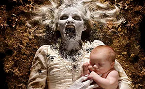 Photographer Dad Creates Horror Photos Together With His Daughters