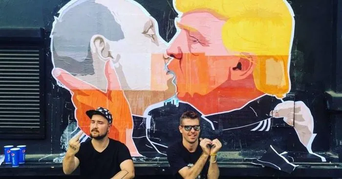 Trump French-Kissing Putin In Vilnius To Make The World Great Again