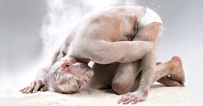 10 Pounds Of Flour And A Naked Guy