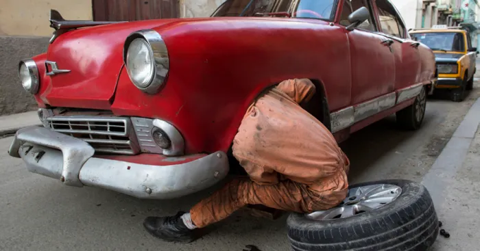 My Photo Story About Car Reparation In The Streets Of Havana