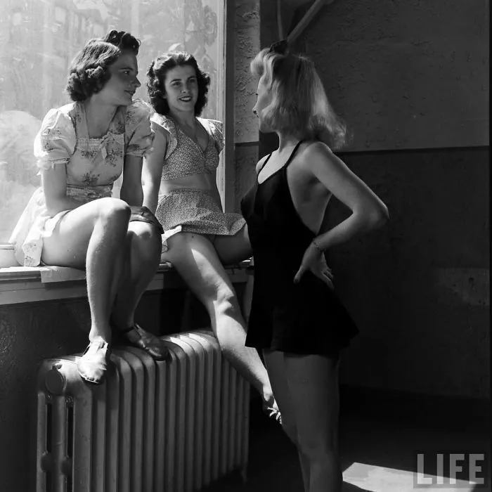 Women In 1940-1950s In Black And White Photos By Nina Leen
