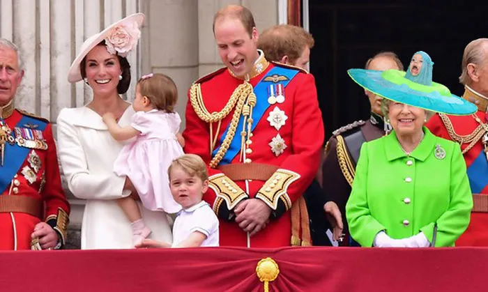 The Queen And The Abnormal Hat