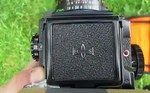 I Recorded The Before Moments Of Portrait Photography Through My Medium Format Camera