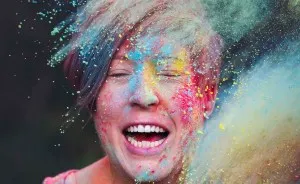 We Photographed Portraits While Playing With Colour Powder