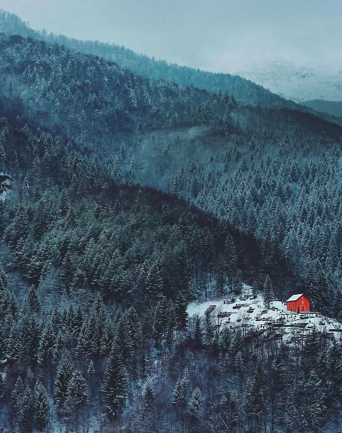 47 Lonely Little Houses To Get Away From This World