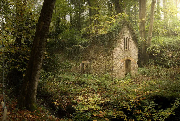 47 Lonely Little Houses To Get Away From This World