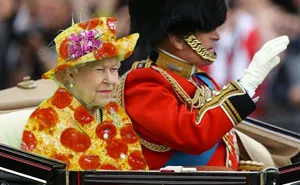The Queen's 'Green Screen' Outfit Sparks A Hilarious Internet Reaction