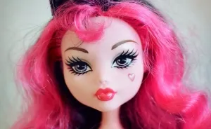 I Repainted And Customized Monster High Dolls
