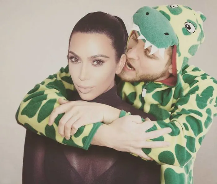 Guy Becomes Best Friends With Celebrities By Photoshopping Himself Into Their Pics
