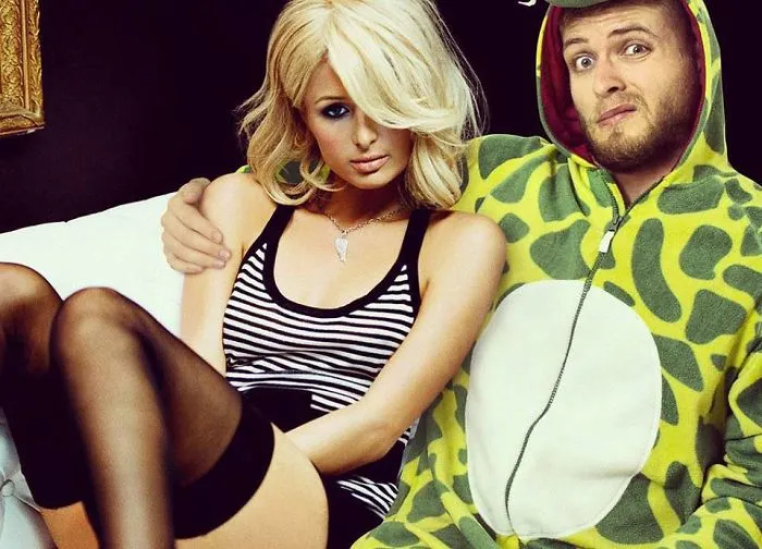 Guy Becomes Best Friends With Celebrities By Photoshopping Himself Into Their Pics