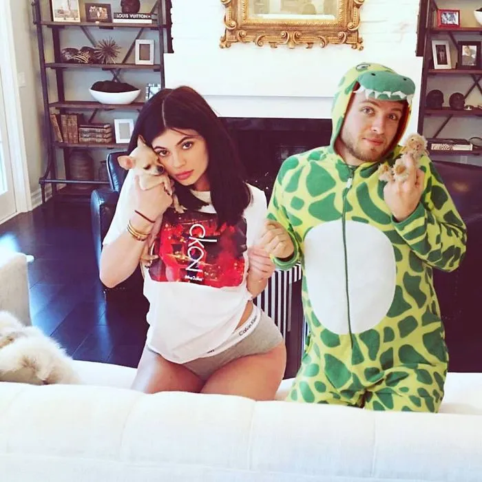 Guy Becomes Best Friends With Celebrities By Photoshopping Himself Into Their Pics