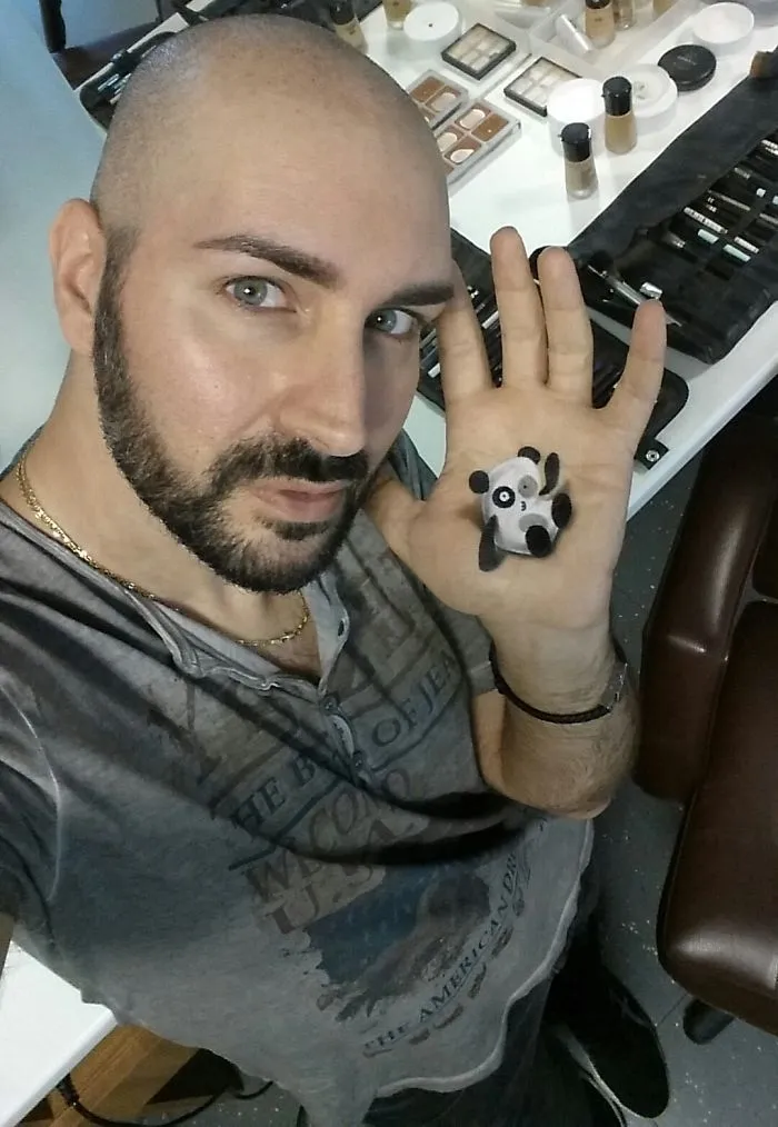 Mind-Bending 3D Optical Illusions On The Palm Of My Hand (+ Bonus Panda)