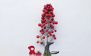 I Turn Flowers & Everyday Objects Into Art