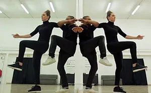 Dancer Duo Uses Mirror To Create Trippy Performance