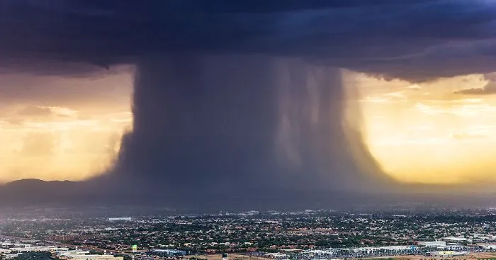 Incredibly Powerful Microburst Storm Photographed Above Phoenix