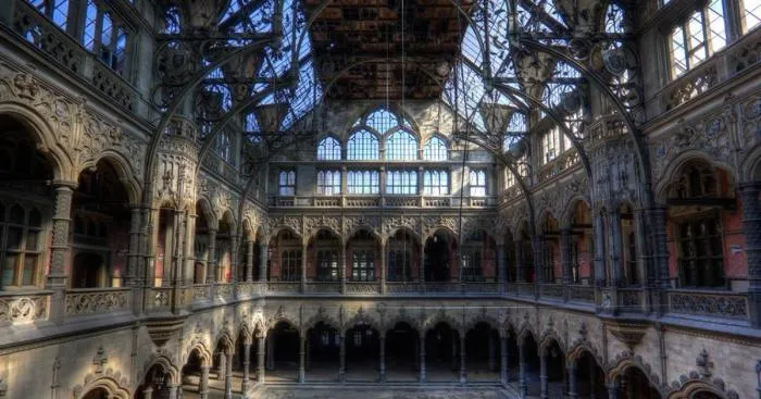I Photograph Abandoned Buildings Drowning In Silence