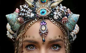 Mermaid Crowns With Real Seashells Are Taking Internet By Storm
