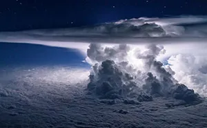 Pilot Flies Above The Thunderstorm To Get A Perfect Shot Of It At 37,000 Feet