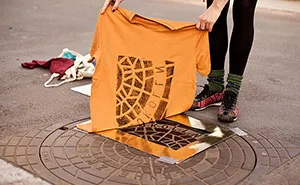 Pirate Printers: These Guys Use Urban Utility Covers To Print Bags And Shirts