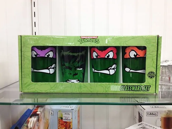 Glassware set packaging error with mismatched superhero designs.