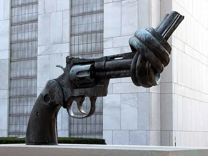 The Knotted Gun, Turtle Bay, New York, Usa