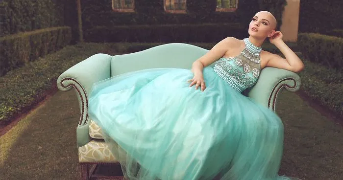 17-Year-Old With Cancer Just Made A Very Powerful Statement After Losing Her Hair