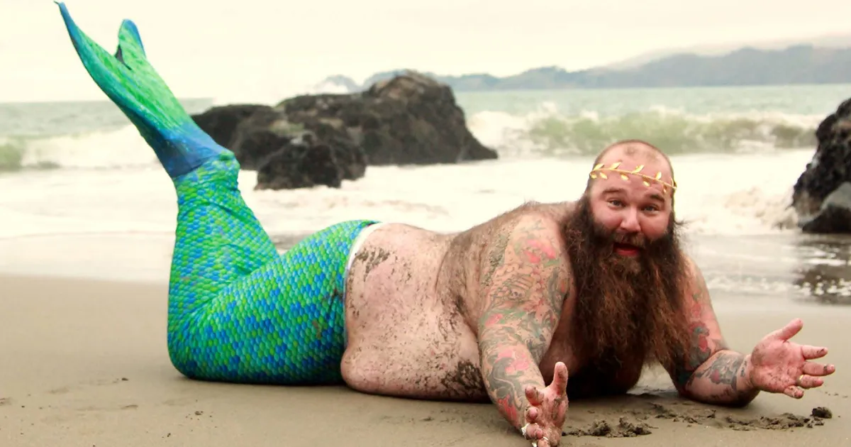 This Guy's Dudeoir Photoshoot Just Raised The Bar (NSFW)