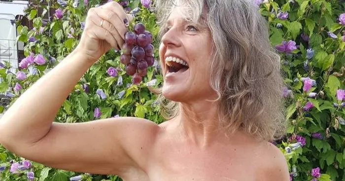 Brave Woman Takes On Breast Cancer And Shows The World The Beauty Of Survival