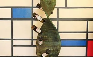 Dna Wine Stand