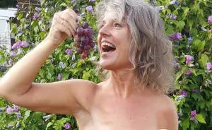 Brave Woman Takes On Breast Cancer And Shows The World The Beauty Of Survival