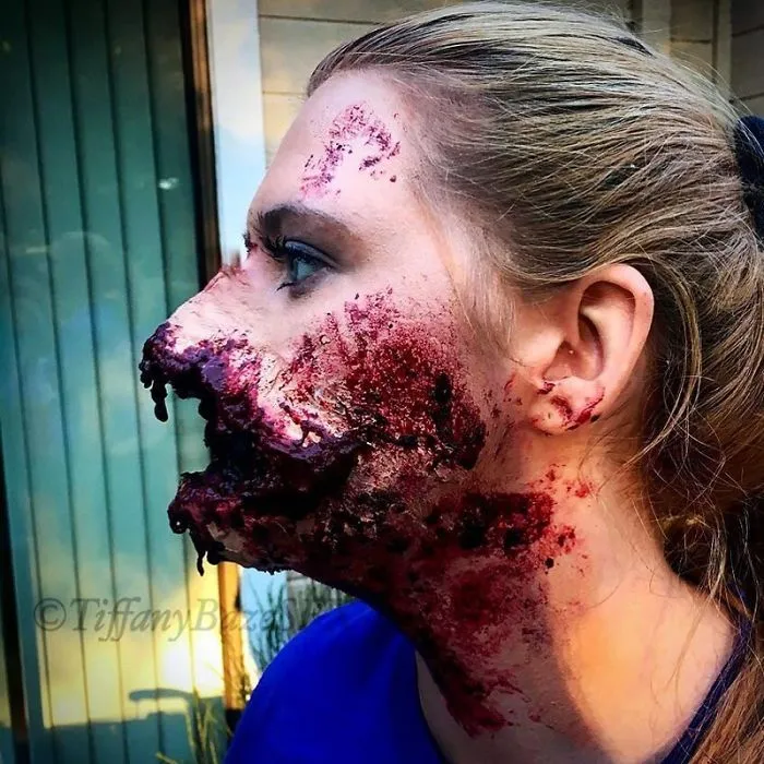 Teen Is Successful Transformations With Terrifying Makeup