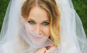 I Honored My Late Mother With A Photoshoot In Her Wedding Dress That We Thought Was Lost