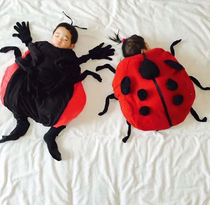 Japanese Mom Took Picture Of Her Twins When They Are Sleeping